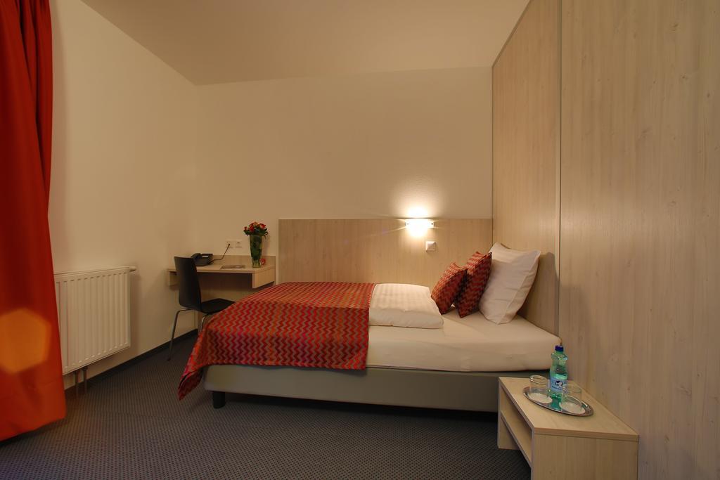 Best Sleep Hotel Spielberg Bei Knittelfeld Номер фото